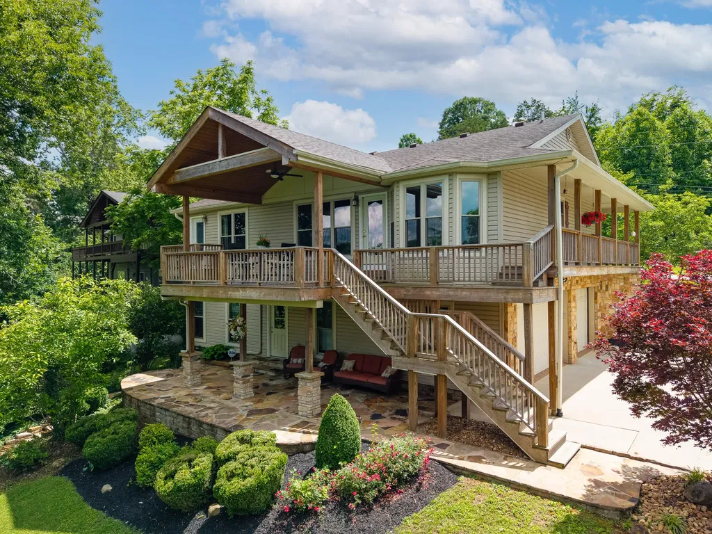 120 Woodson Cove Bronston KY 42518