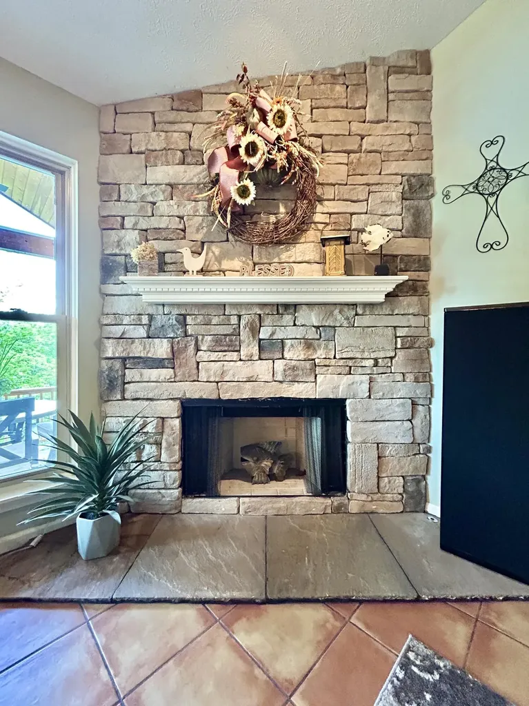 120 Woodson Cove Bronston KY 42518