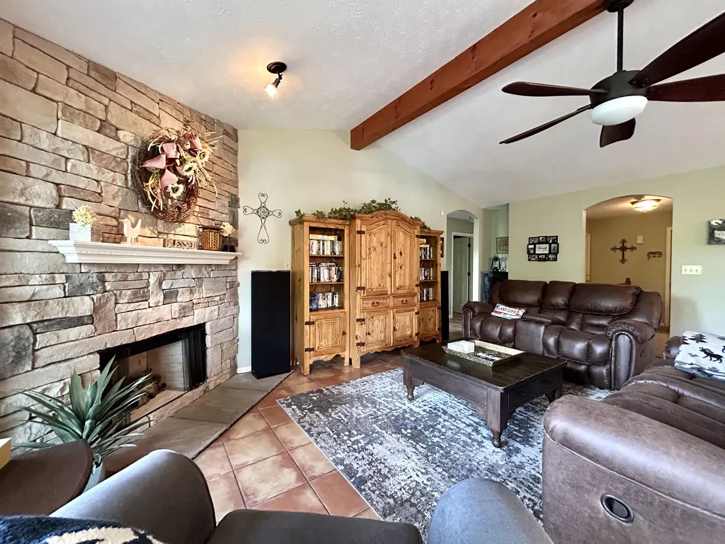120 Woodson Cove Bronston KY 42518