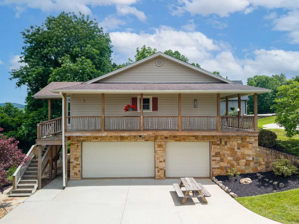 120 Woodson Cove Bronston KY 42518