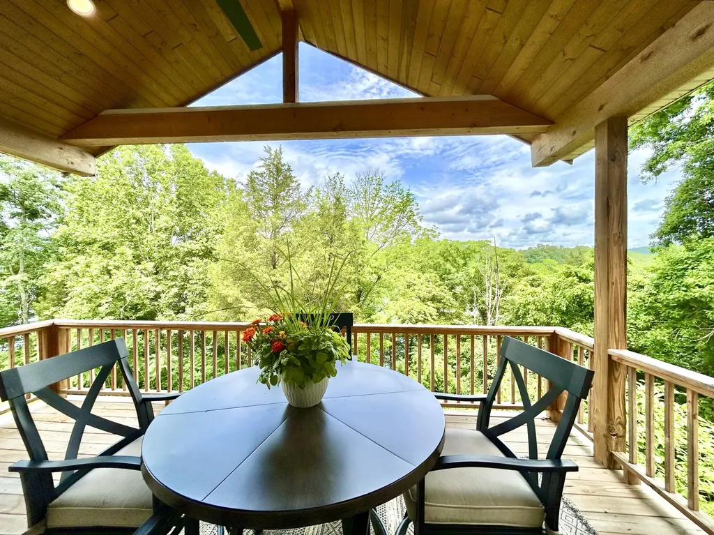 120 Woodson Cove Bronston KY 42518