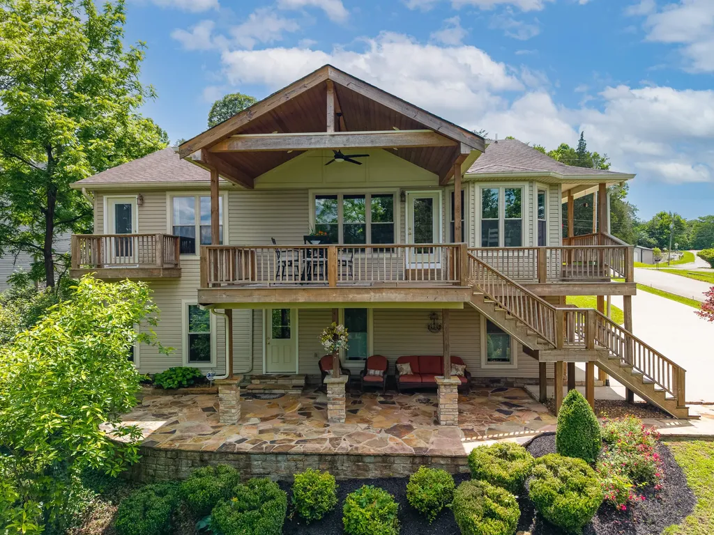 120 Woodson Cove Bronston KY 42518