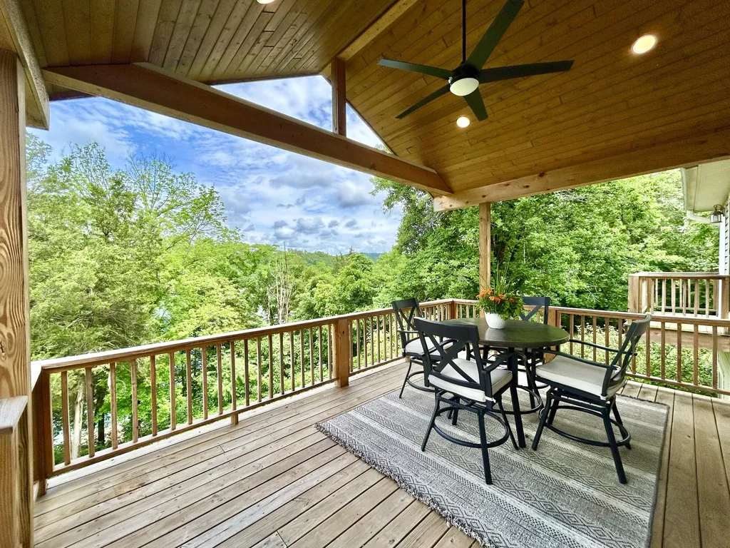120 Woodson Cove Bronston KY 42518