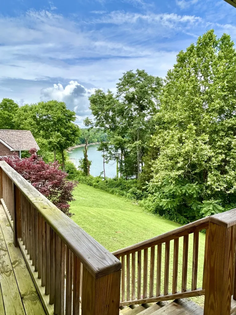 120 Woodson Cove Bronston KY 42518