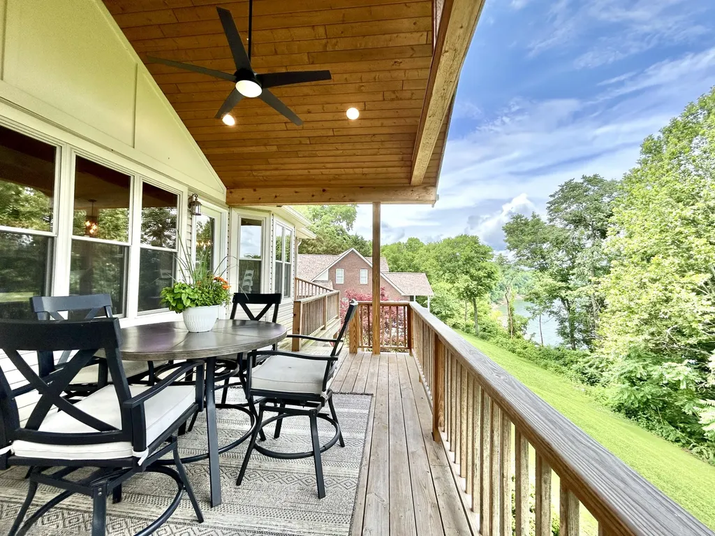 120 Woodson Cove Bronston KY 42518