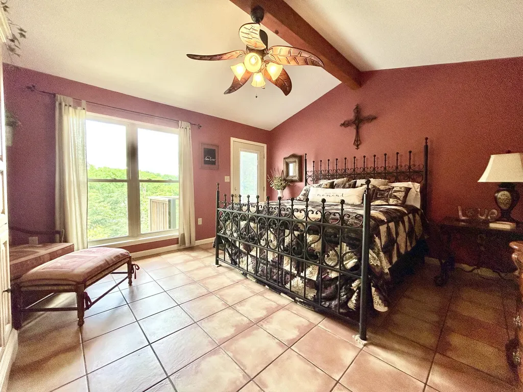 120 Woodson Cove Bronston KY 42518