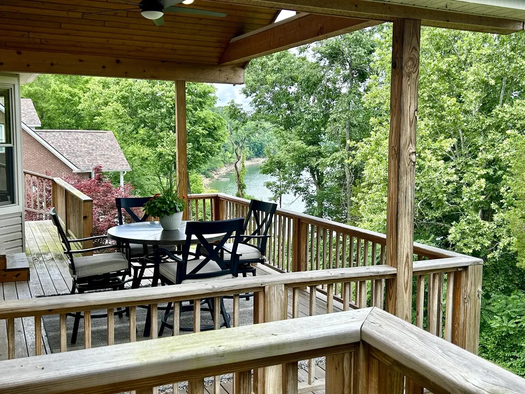 120 Woodson Cove Bronston KY 42518