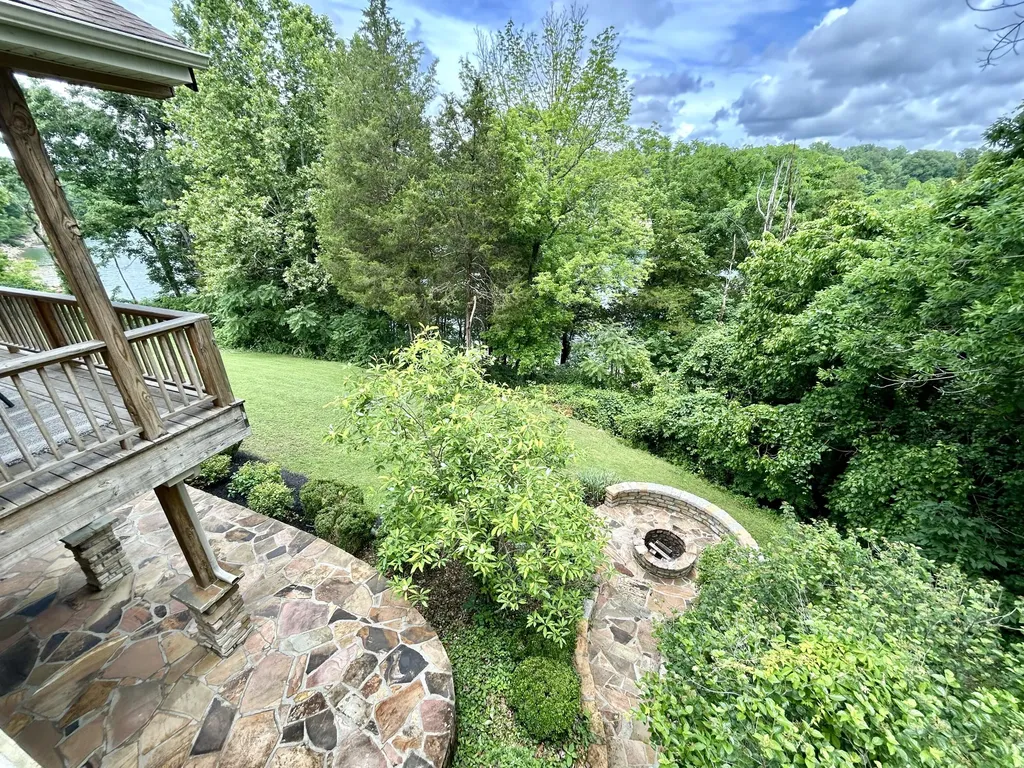 120 Woodson Cove Bronston KY 42518