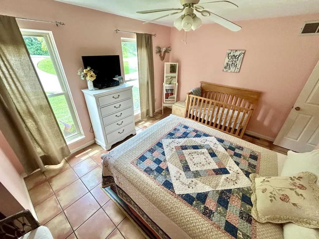 120 Woodson Cove Bronston KY 42518
