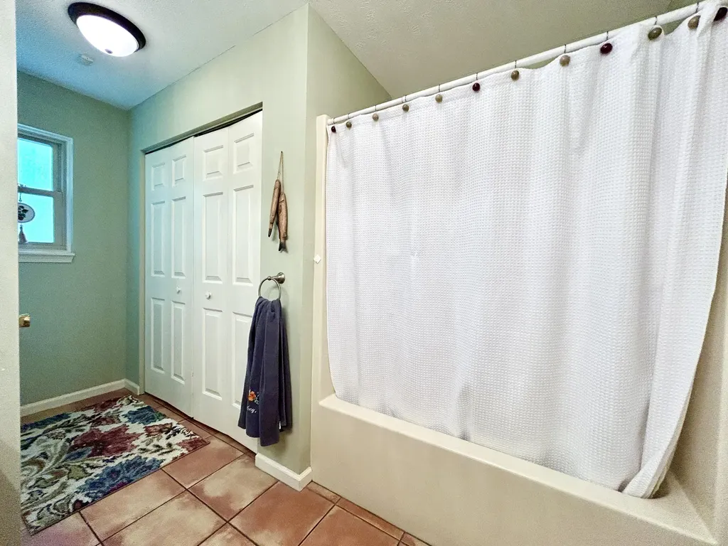 120 Woodson Cove Bronston KY 42518