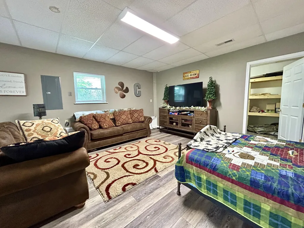 120 Woodson Cove Bronston KY 42518