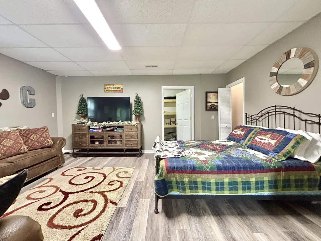 120 Woodson Cove Bronston KY 42518