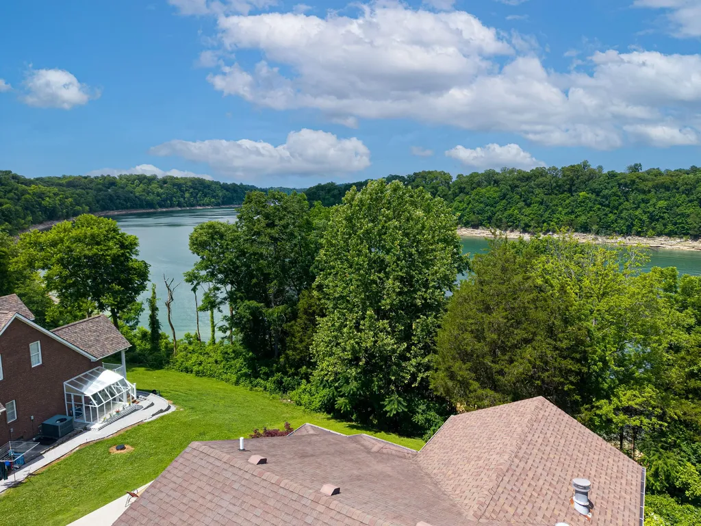 120 Woodson Cove Bronston KY 42518