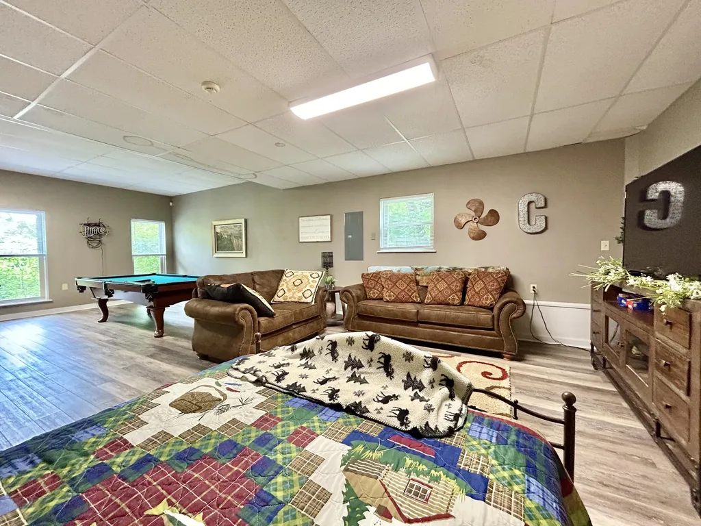 120 Woodson Cove Bronston KY 42518