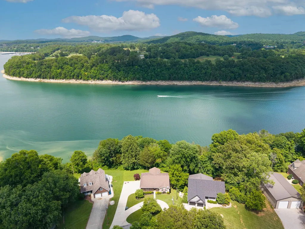 120 Woodson Cove Bronston KY 42518