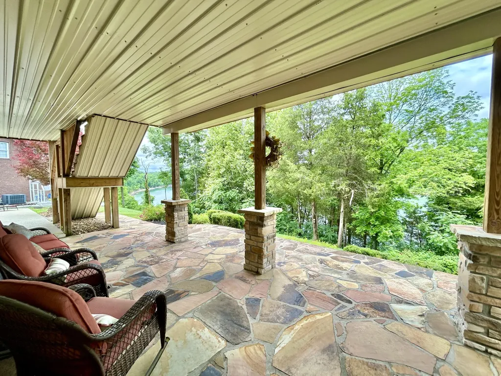 120 Woodson Cove Bronston KY 42518