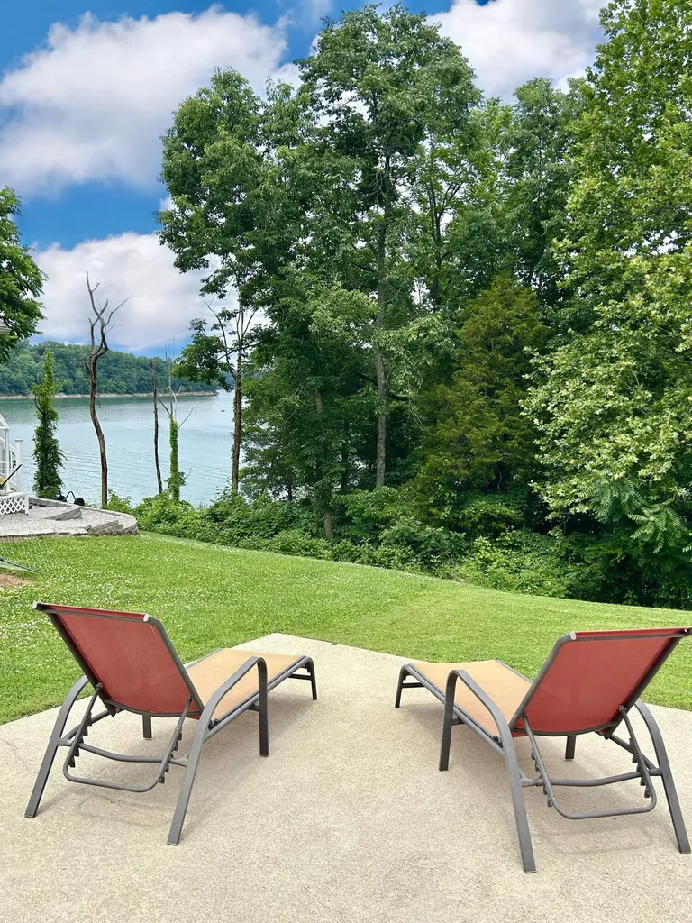120 Woodson Cove Bronston KY 42518