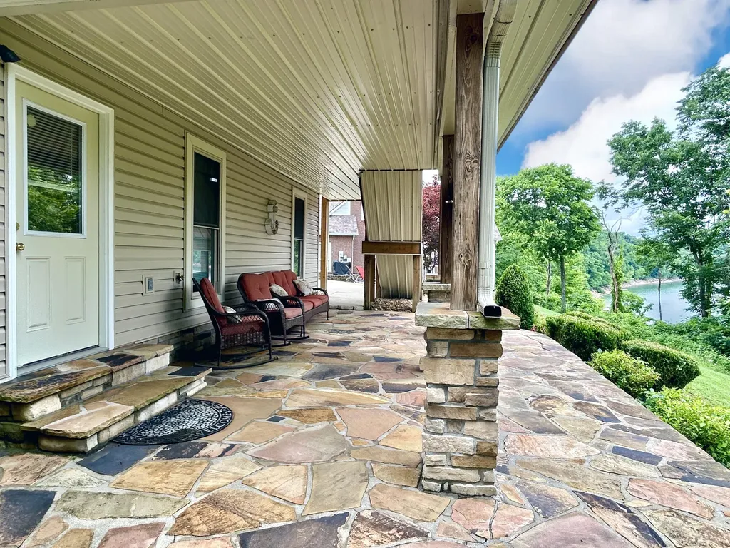 120 Woodson Cove Bronston KY 42518