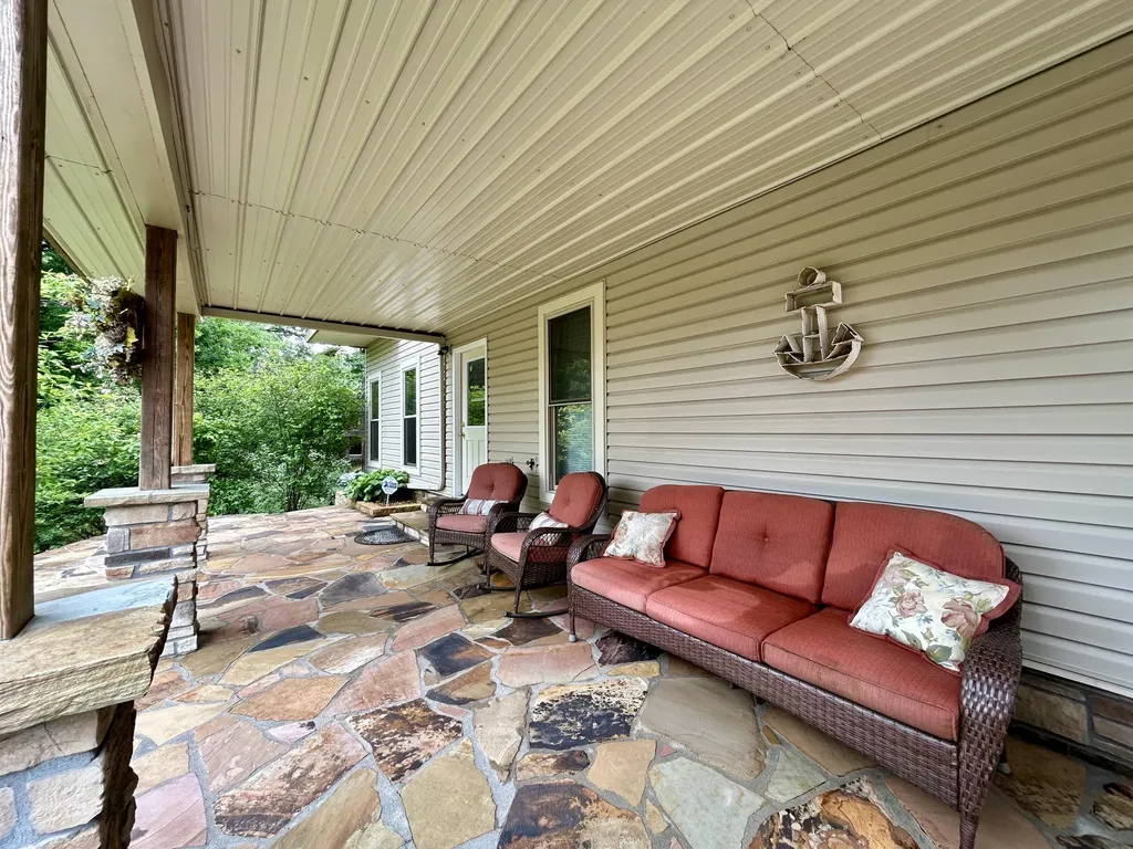 120 Woodson Cove Bronston KY 42518