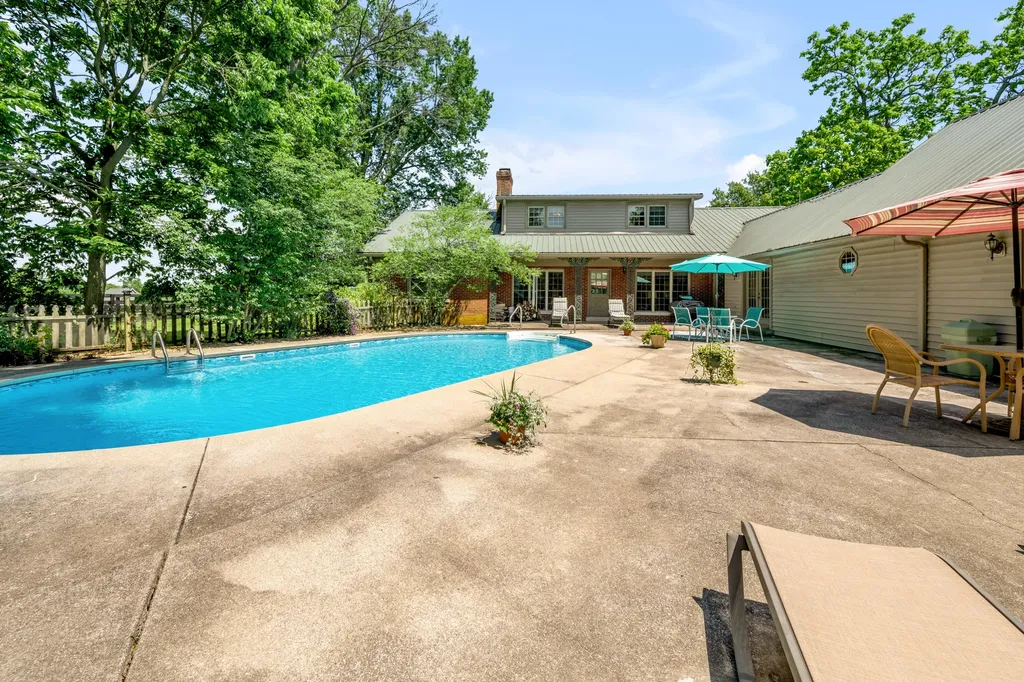 255 Shryocks Ferry Road Versailles KY 40383