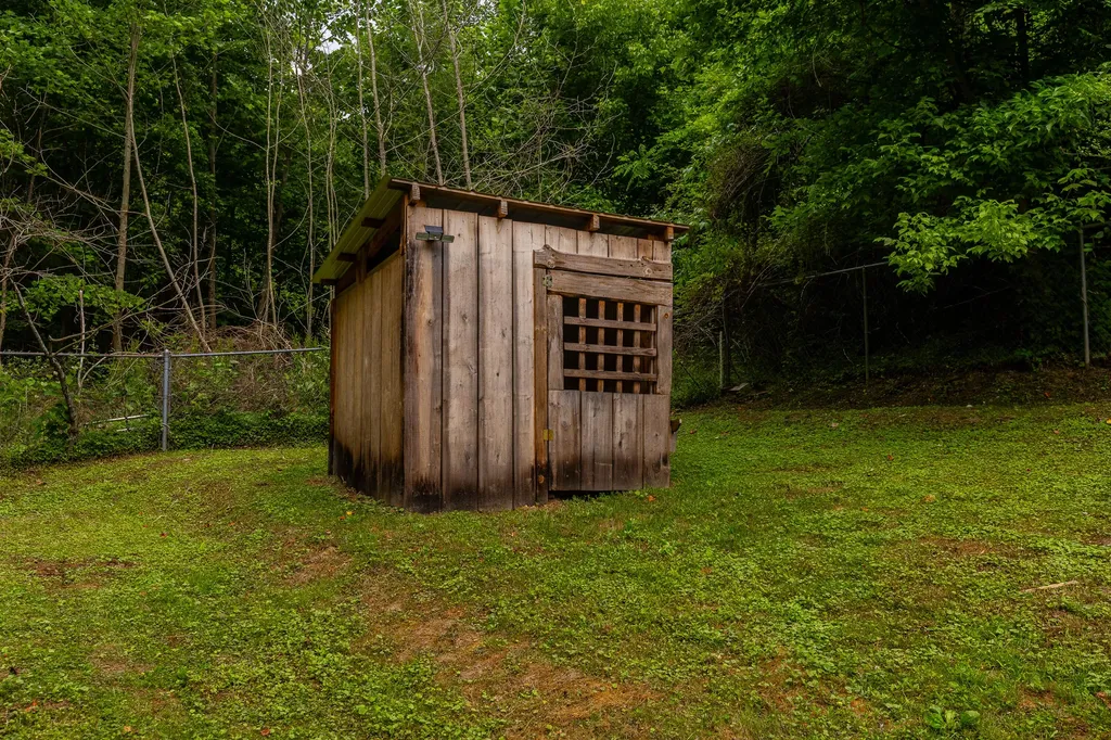 609 State Highway 2036 Letcher KY 41832