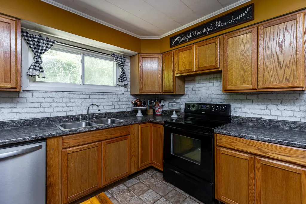 609 State Highway 2036 Letcher KY 41832