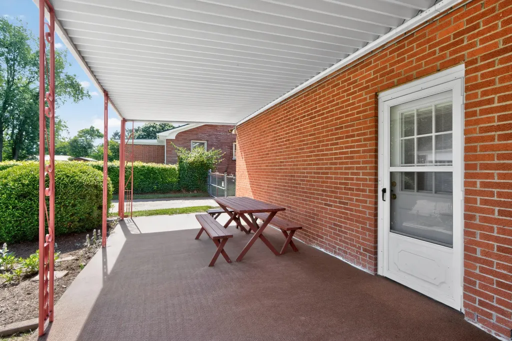 1685 Linstead Drive Lexington KY 40504