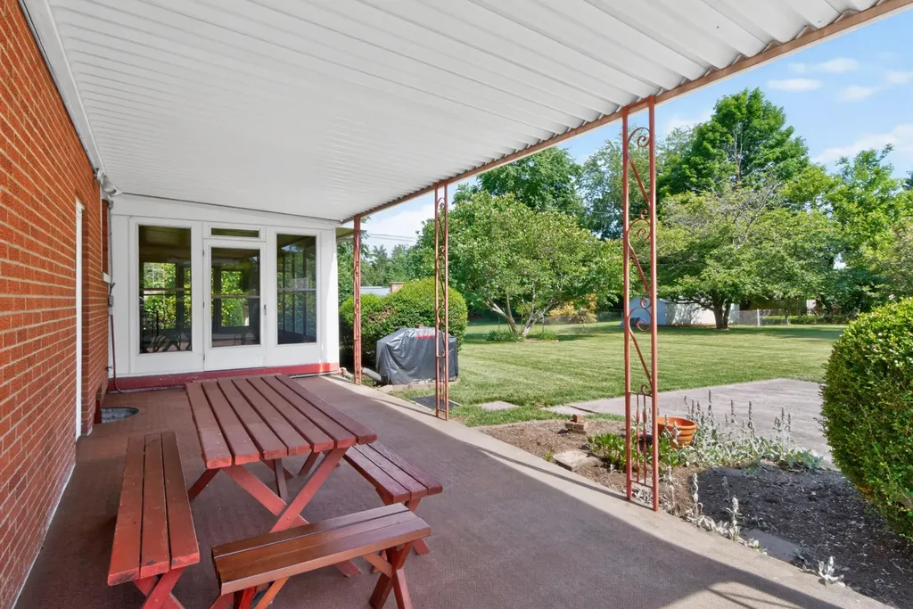1685 Linstead Drive Lexington KY 40504
