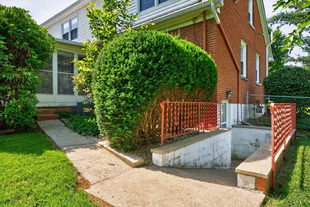 1685 Linstead Drive Lexington KY 40504