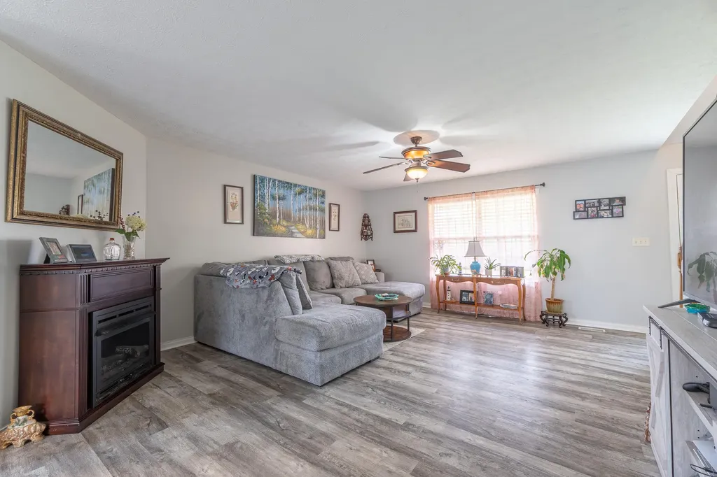 207 Clover Pointe Drive Somerset KY 42503