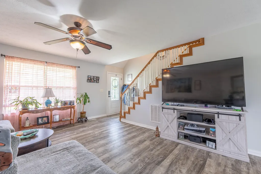 207 Clover Pointe Drive Somerset KY 42503