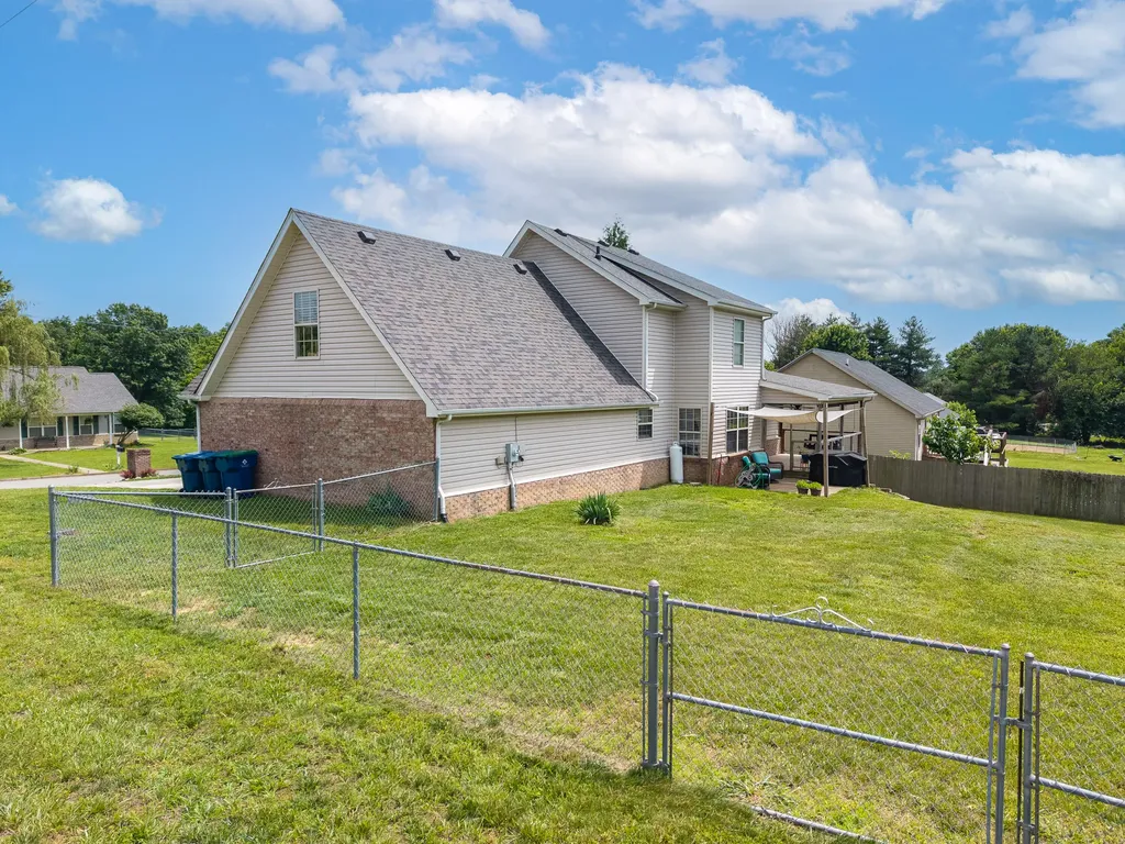 207 Clover Pointe Drive Somerset KY 42503