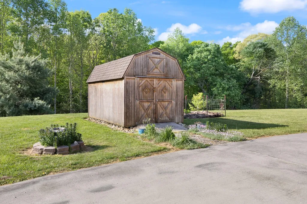 556 Murphy Lane Jamestown KY 42629
