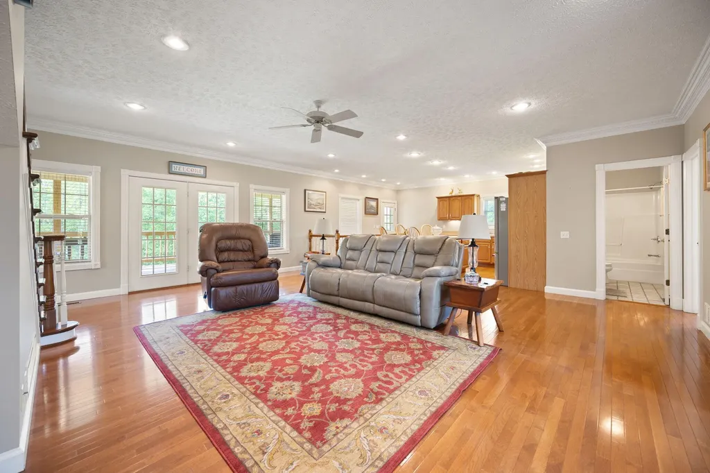 556 Murphy Lane Jamestown KY 42629
