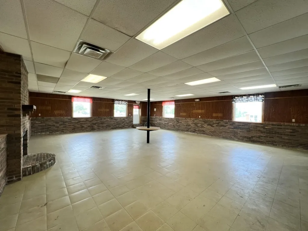 4661 Kentucky 379 Russell Springs KY 42642