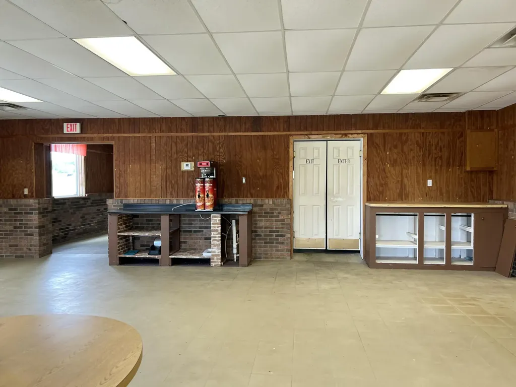4661 Kentucky 379 Russell Springs KY 42642
