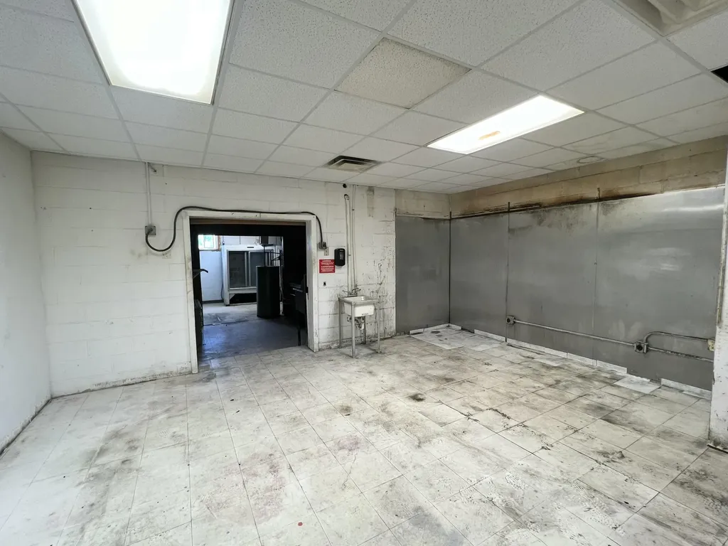 4661 Kentucky 379 Russell Springs KY 42642