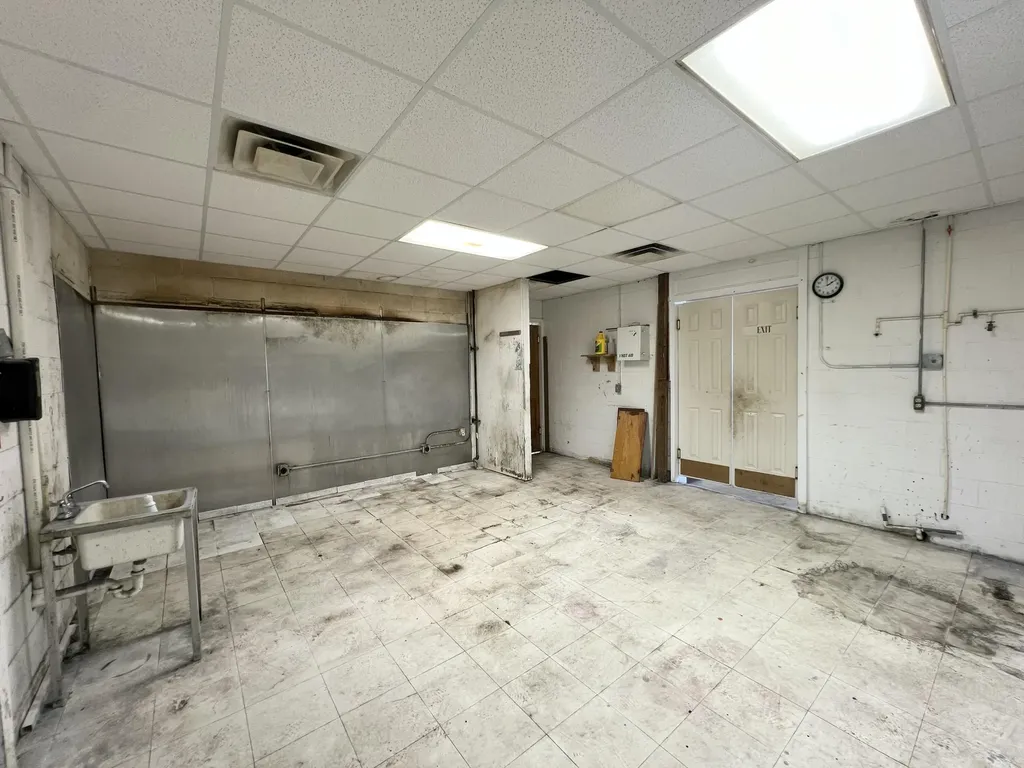 4661 Kentucky 379 Russell Springs KY 42642
