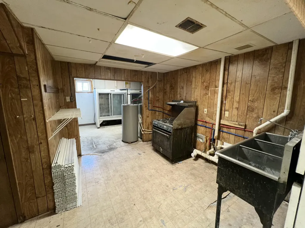 4661 Kentucky 379 Russell Springs KY 42642