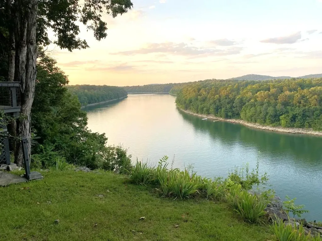 1-2 Woodson Bend Resort Bronston KY 42518