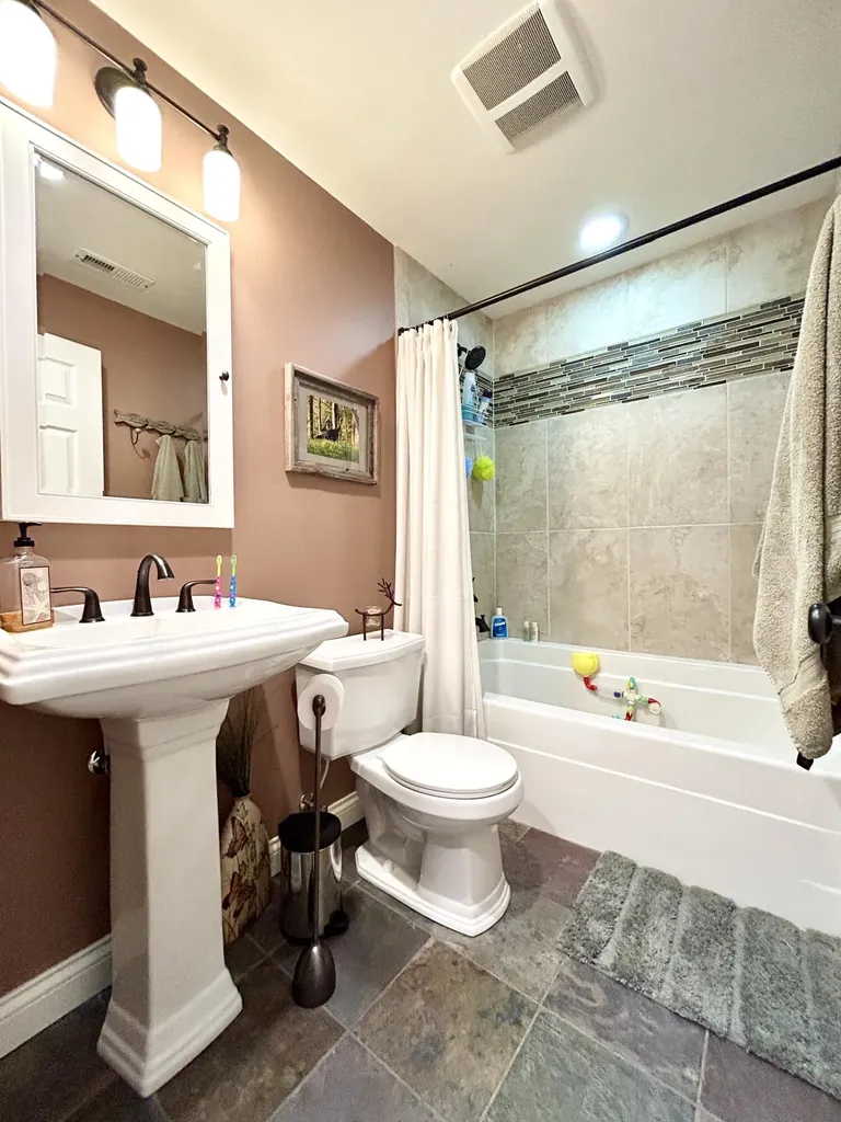 1-2 Woodson Bend Resort Bronston KY 42518