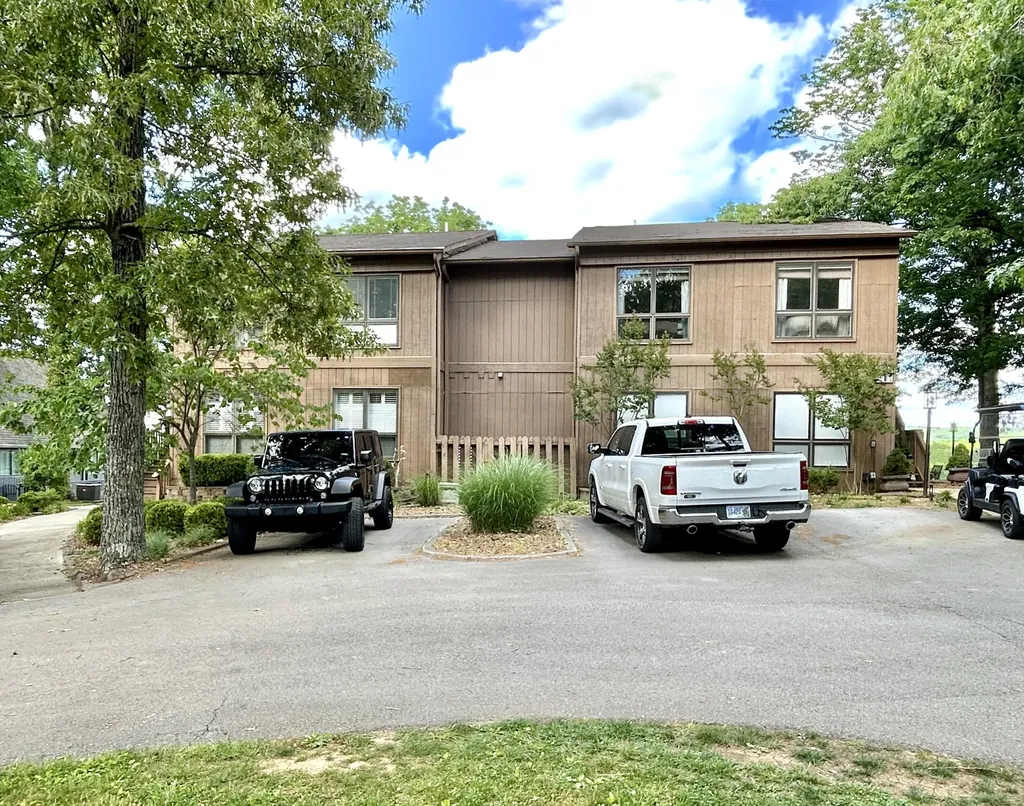 1-2 Woodson Bend Resort Bronston KY 42518
