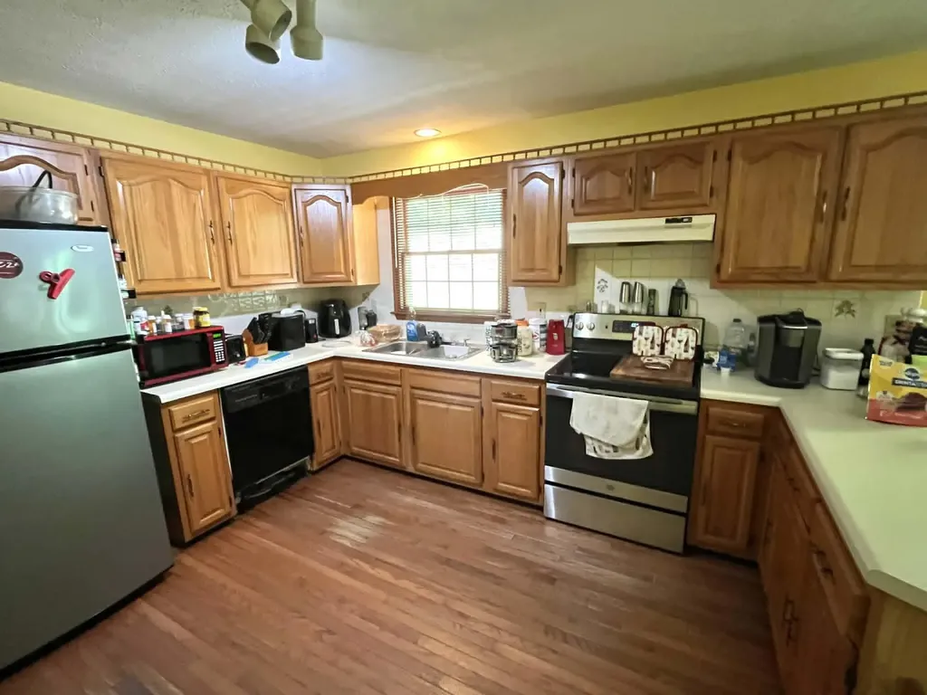 106 Hickory Hills Loyall KY 40854