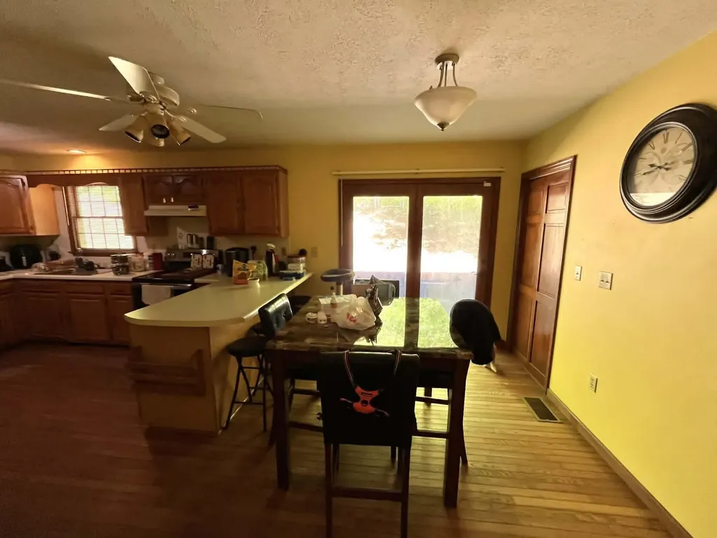 106 Hickory Hills Loyall KY 40854