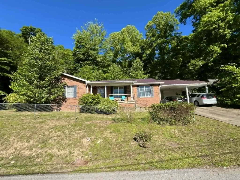 106 Hickory Hills Loyall KY 40854