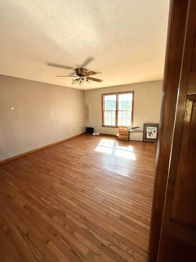 106 Hickory Hills Loyall KY 40854