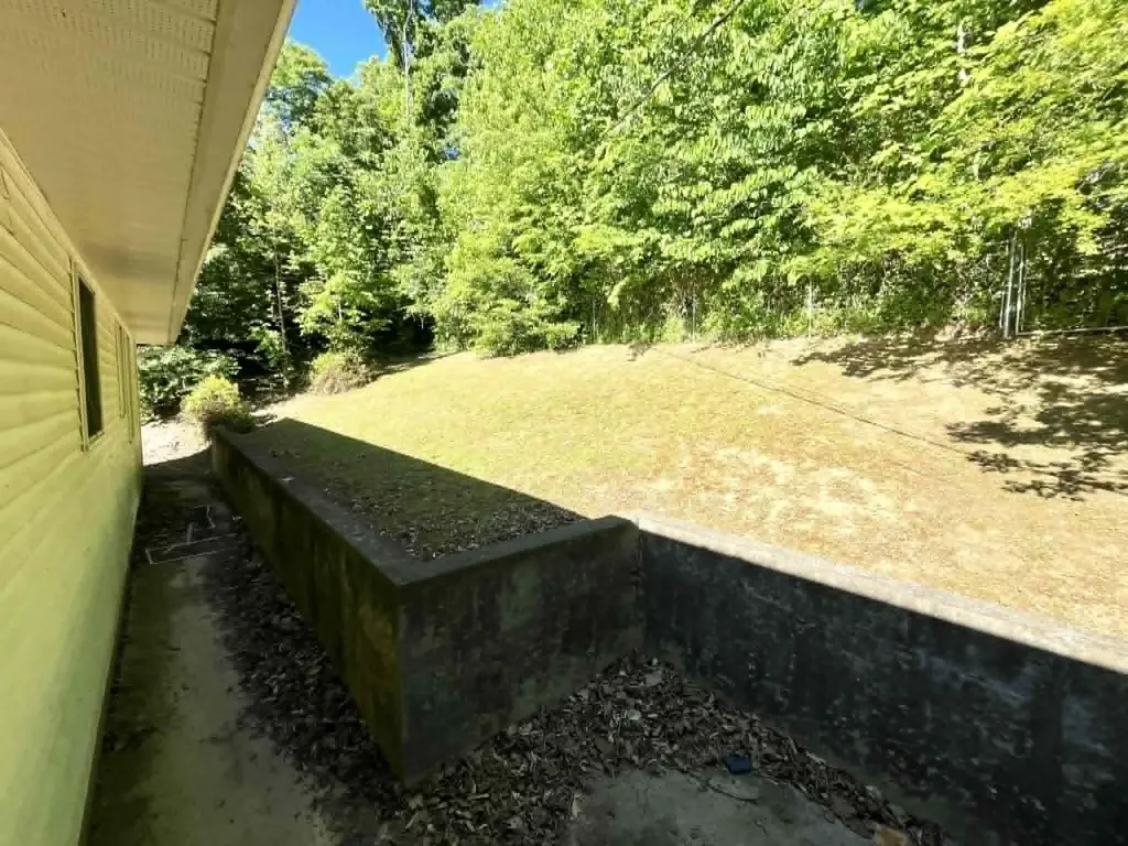 106 Hickory Hills Loyall KY 40854