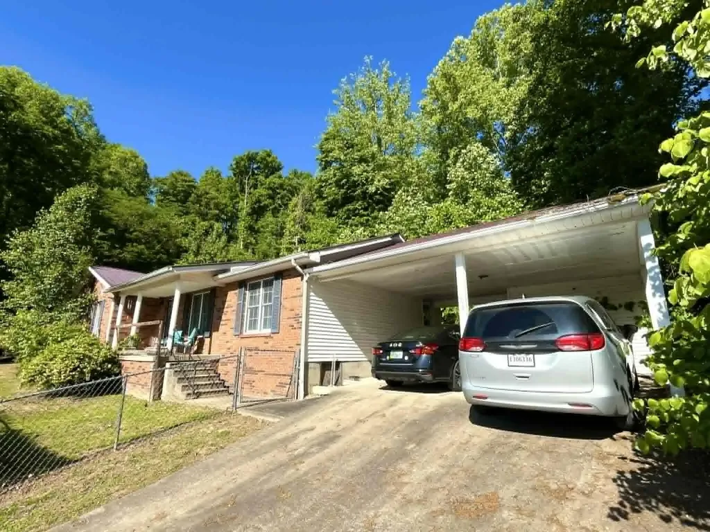 106 Hickory Hills Loyall KY 40854