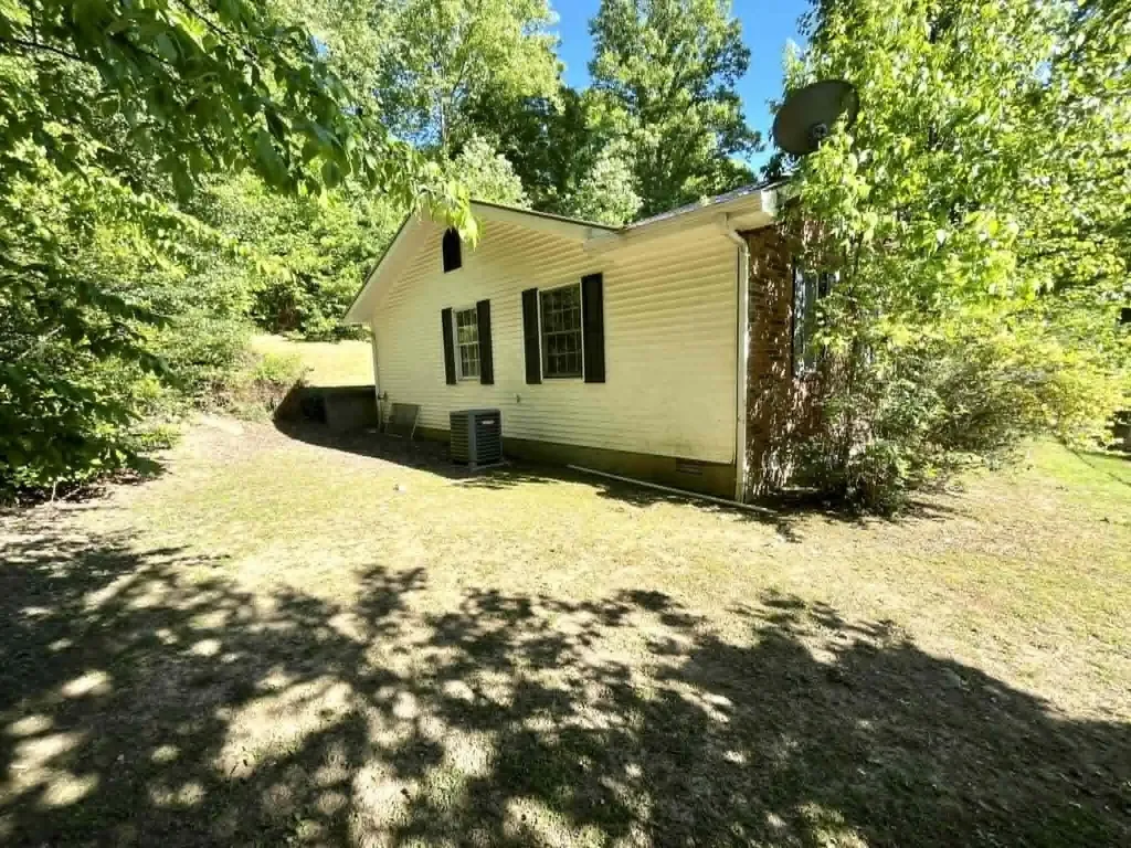 106 Hickory Hills Loyall KY 40854
