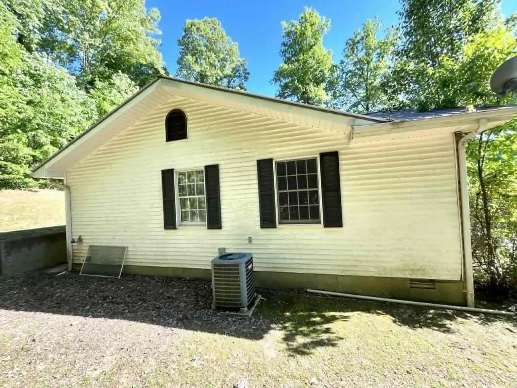 106 Hickory Hills Loyall KY 40854